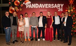 Wilma Elles yeni yıl partisinde dansı ile şov yaptı. Ailece yılbaşı partisine geldiler…