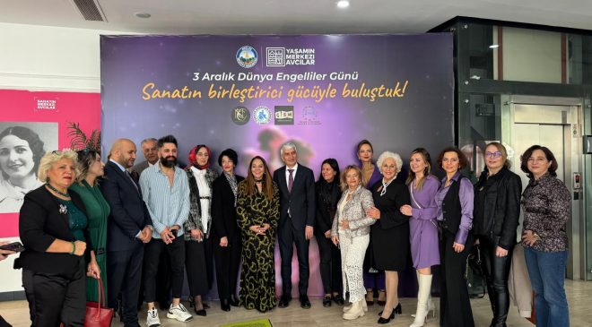 AVCILAR’DA ANLAMLI MODA BULUŞMASI: EMRULLAH KÖROĞLU’NDAN 26 ANNEYE ÖZEL TASARIM