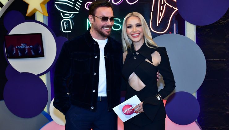 SİNAN AKÇIL’DAN ZEYNEP BOZKAYA’YA SÜRPRİZ ŞARKI!