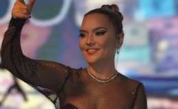 Demet Akalın, tarzıyla da geceye damgasını vurdu…