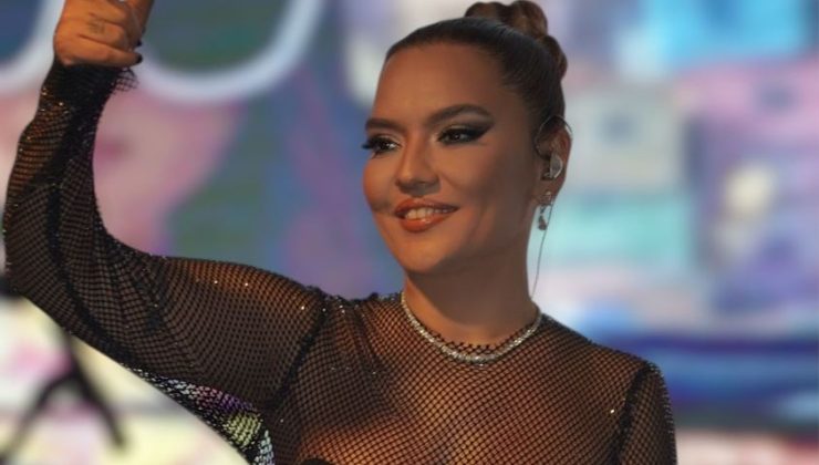 Demet Akalın, tarzıyla da geceye damgasını vurdu…