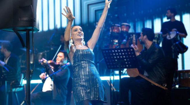 AŞK BENİ DÜŞÜNMÜYOR