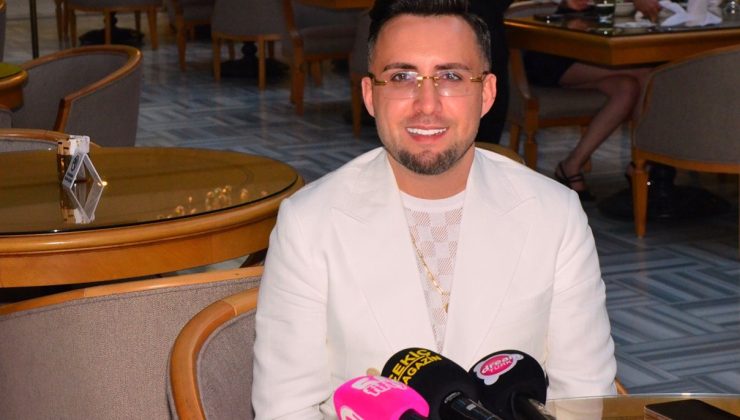 Türk moda tasarımcısı Cafer Andıç, son dönemde gerçekleştirdiği çarpıcı projelerle adından söz ettiriyor.