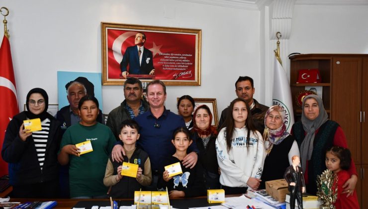 Gülnar’daki Tıp-1 Diyabet hastası çocukların libre sensör şeker ölçüm cihazı 1 yıl boyumca Gülnar Belediyesinden hediye.