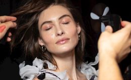 Dewy’den Mata: Hangi Sprey Makyajınızı Daha İyi Kilitler?