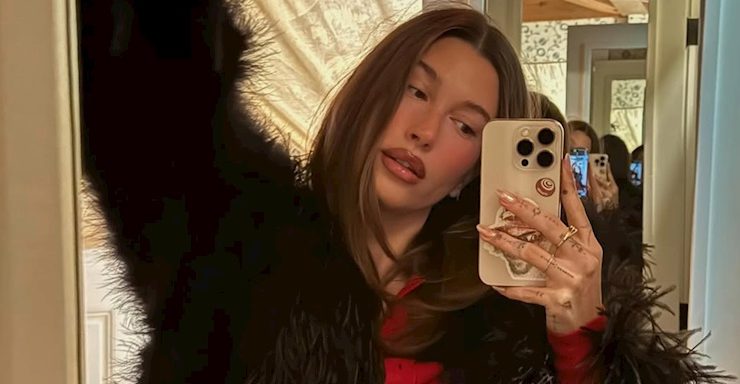 Tırnaklarda Metal Etki: “Chrome” Efektini Yakalayabileceğiniz 5 Klasik Oje