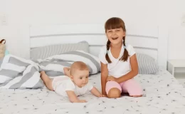 Yeni Doğan Bebeğiniz ile Kardeşinin İlişkisini Sağlamak