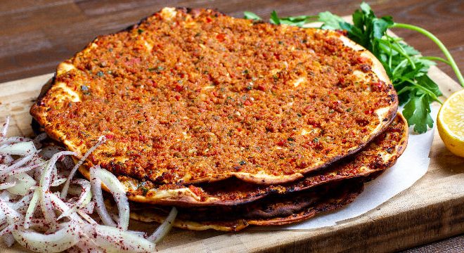 Evde Taş Fırın Lezzetinde: Lahmacun – modagirdim.com