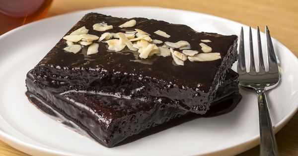 Tutturma Garantili, Sosunu Çeken: Kakaolu Islak Kek – modagirdim.com