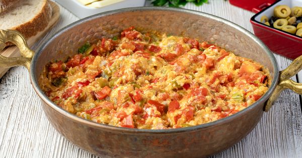 Kahvaltının Vazgeçilmezi: Soğanlı Menemen – modagirdim.com
