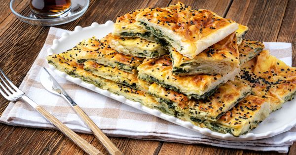 Çayın Yanına, Kahvaltıya: Hazır Yufkadan Ispanaklı Börek – modagirdim.com