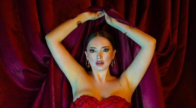 “Yerli ve Milli Adele” Feyruz Barış Sahnede Fırtına Gibi