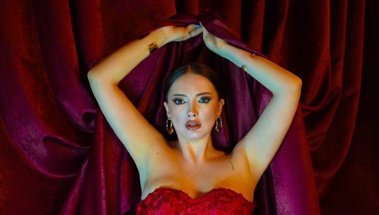 “Yerli ve Milli Adele” Feyruz Barış Sahnede Fırtına Gibi