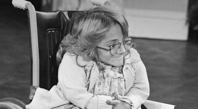 Cam kemik hastalığı ile mücadele ediyordu! Ünlü oyuncu hayatını kaybetti