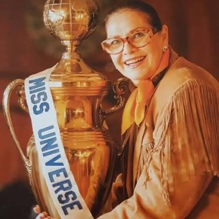 Doğum gününe 9 gün kala acı haber geldi Kainat Güzel son yolculuğuna tacı ile uğurlandı