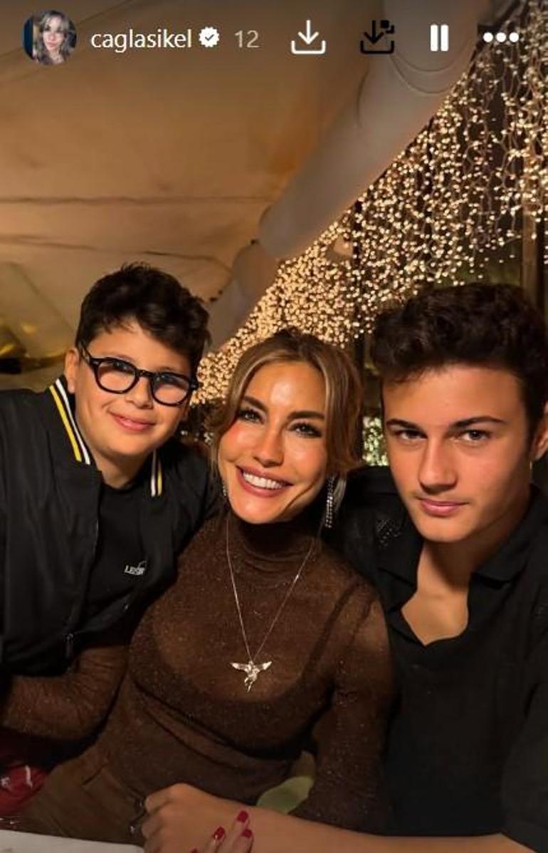 Eski eşler bir arada Çağla Şıkel ve Emre Altuğ çocuklarıyla birlikte yeni yılı kutladı