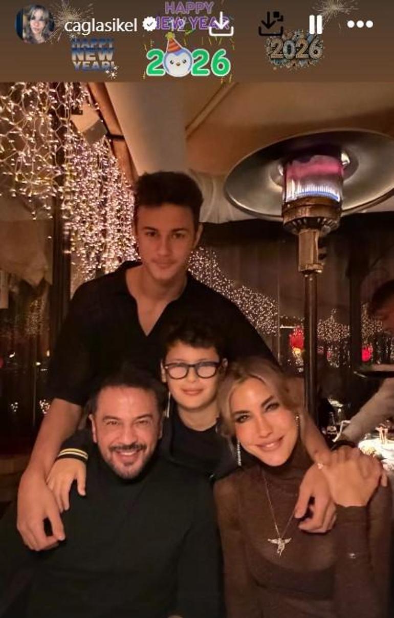 Eski eşler bir arada Çağla Şıkel ve Emre Altuğ çocuklarıyla birlikte yeni yılı kutladı