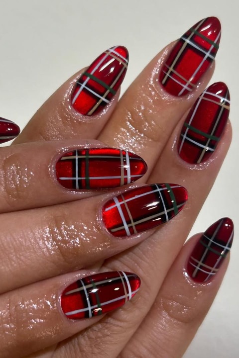 Yeni Yıla Havalı Bir Giriş: Yılbaşı Temalı Tırnak İlhamları / 6