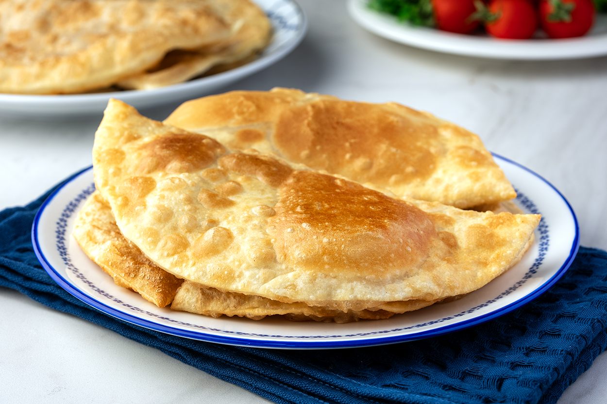 Yağ Çekmeyen Çiğ Börek Tarifi
