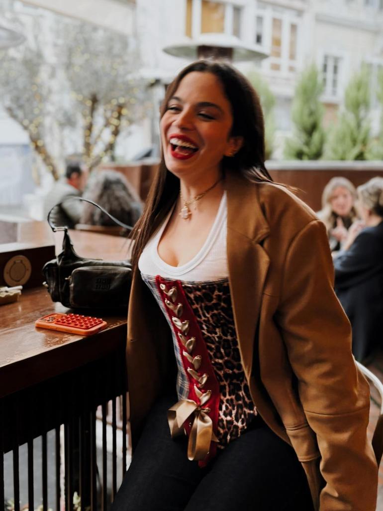 Sahnede kaza geçirdi Aslı Bekiroğlunun kafasına kapı düştü