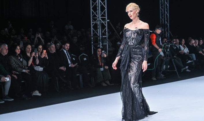 Wilma Elles: Podyumda Zarafet, Kuliste Annelik