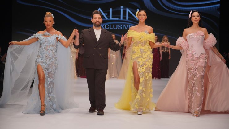 ÜNLÜ MANKENLERDEN NET MESAJ: “BAYRAĞIMIZ KIRMIZI ÇİZGİMİZDİR”