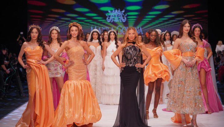 ÖZGE ULUSOY VE CEREN ARSLAN’LI MUHTEŞEM DEFİLEDE GÖRSEL ŞÖLEN