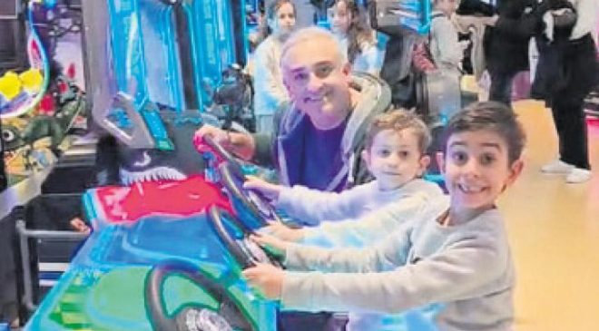 Çocuklarıyla çocuk oldu