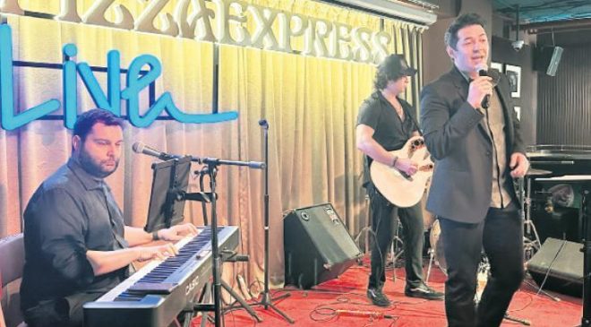 Dubai’de müzikseverlerle buluştu