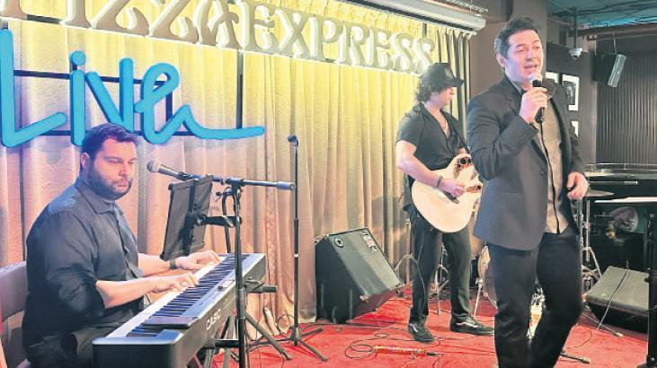 Dubai’de müzikseverlerle buluştu