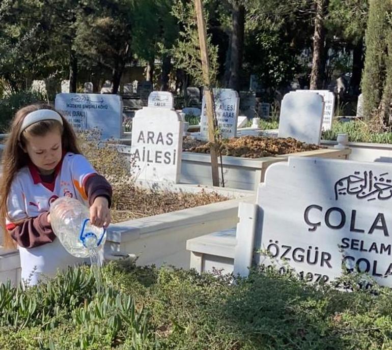 Galada duygusal anlar Babasını kaybeden çocuk oyuncu gözyaşlarını tutamadı