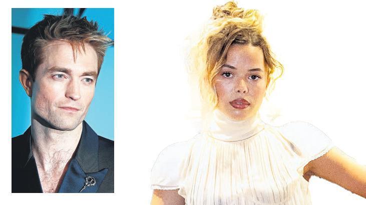 Nilüfer Yanya’yı dinliyor