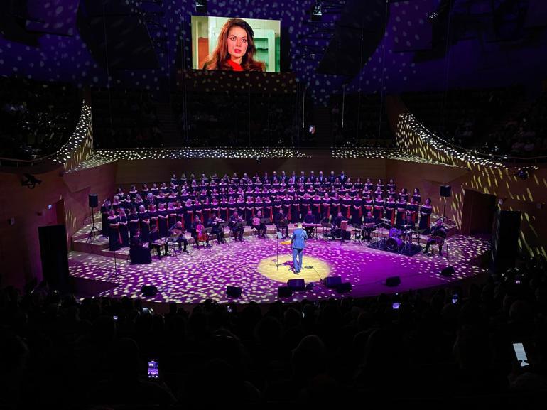 Türkan Şoray, Ankarada sahneye çıktı Rüya görüyor gibiyim