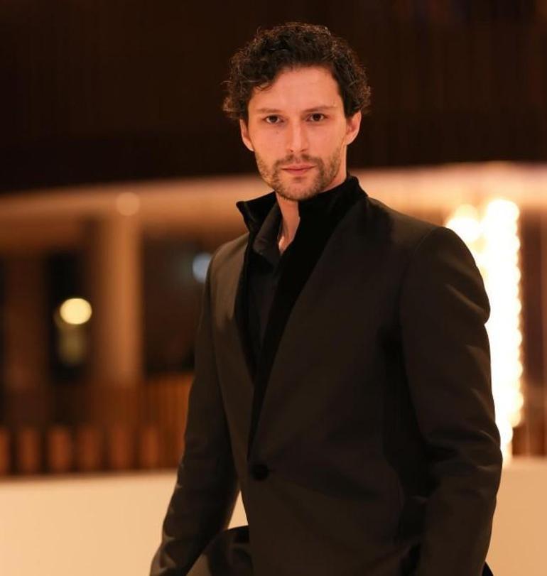 Yeni yıla birlikte girdiler Ahu Yağtu ve genç aşkı Bora Cengizden ilk paylaşım