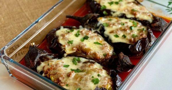 Fırında Pişer: Kaşarlı Karnıyarık – modagirdim.com