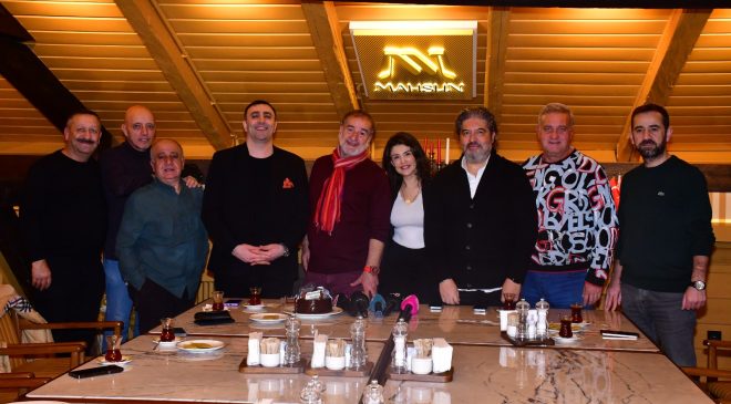 ESRA ÖZTÜRK’TEN SANAT VE DOSTLUKLA ÖRÜLÜ ÖZEL BULUŞMA..