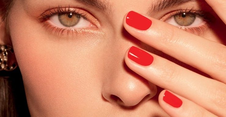 Kırmızı Ojenin Dönüşü: Gücün ve Yeni Nesil Feminenliğin Kültürel Manifestosu