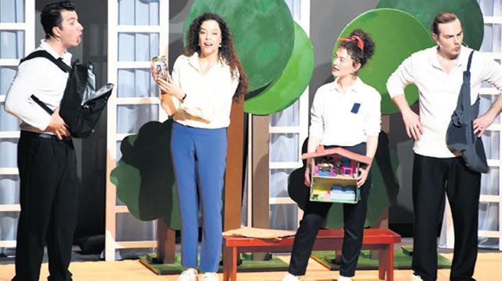 Akın çocuklara yol gösteriyor