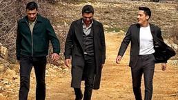 Atakan Özkaya setten paylaştı! Uzak Şehir'in yıldızları bir arada