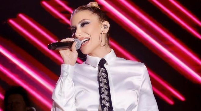 ‘Maskesiz’ pop yıldızı