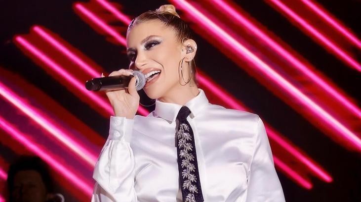 ‘Maskesiz’ pop yıldızı