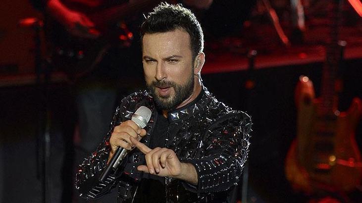 Sahneden ünlülere takıldı