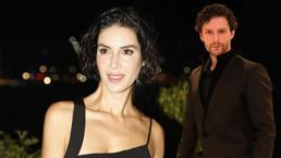 Yaş farkı çok konuşulmuştu! Genç sevgiliyle asansör pozu