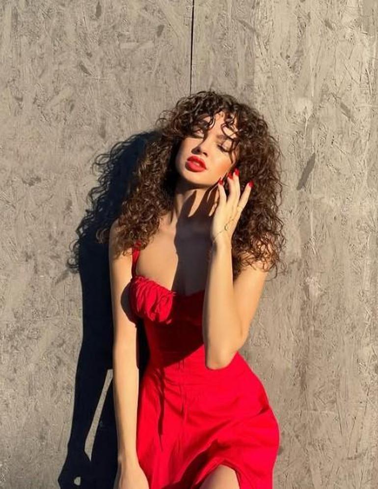 Su Burcu Yazgı Coşkun yeni aşkını duyurdu Kalp emojisi ile paylaştı