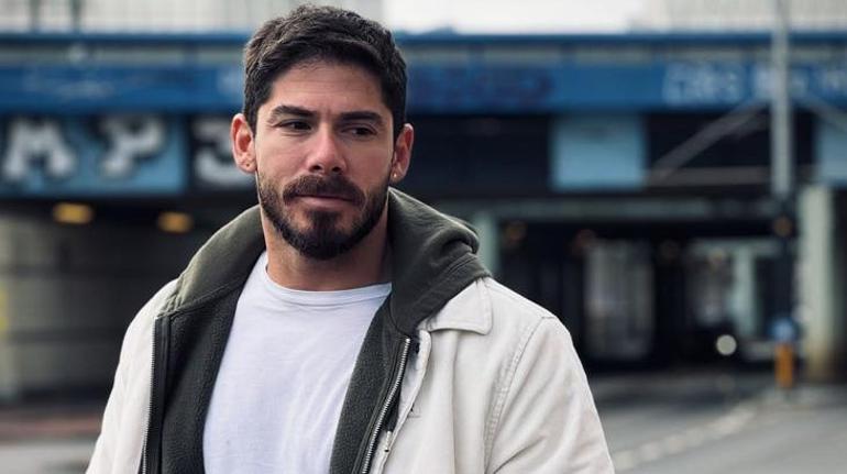 Survivor Anıl Berk Baki evlilik yolunda ilk adımı attı İşte nişandan kareler