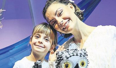 Anne kız aynı sahnede