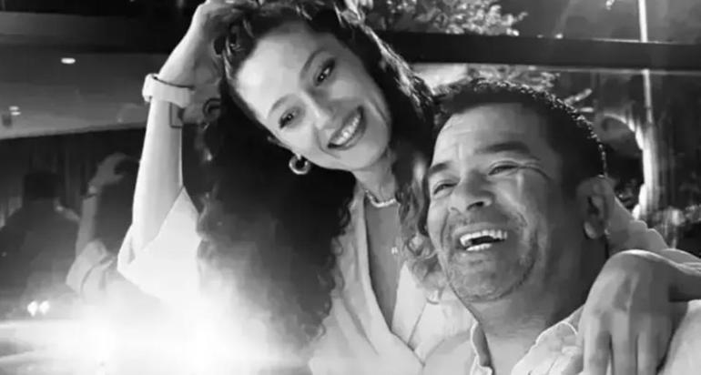 Aşıklardan 1. yıl kutlaması Bülent Şakraktan romantik paylaşım: Çok seviyorum seni