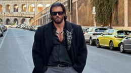 Can Yaman pozuyla olay oldu! Karın kaslarıyla Instagram'ı salladı