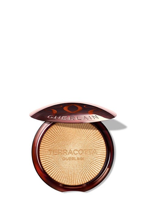 İlkbahar Işıltısı: Makyaj Çantanıza Ekleyebileceğiniz 10 Aydınlatıcı / 2