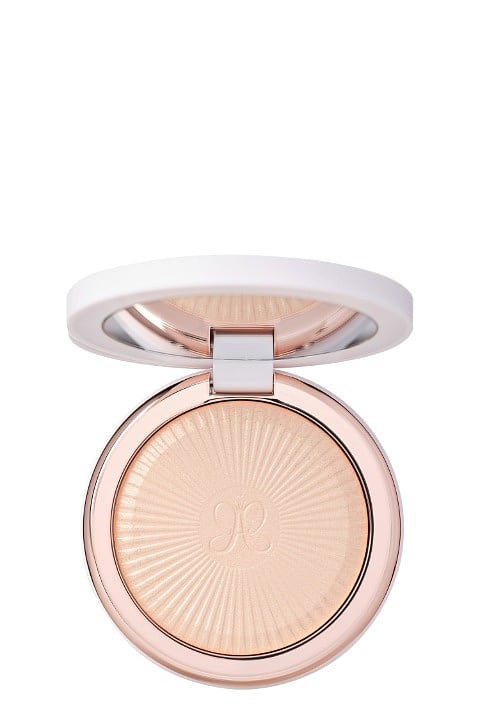 İlkbahar Işıltısı: Makyaj Çantanıza Ekleyebileceğiniz 10 Aydınlatıcı / 9